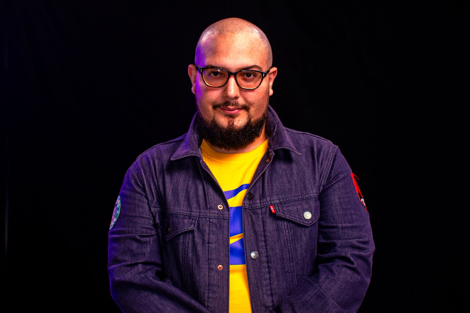 Retrato de Amitt Trejos, fotógrafo y videógrafo de CalvoStudios